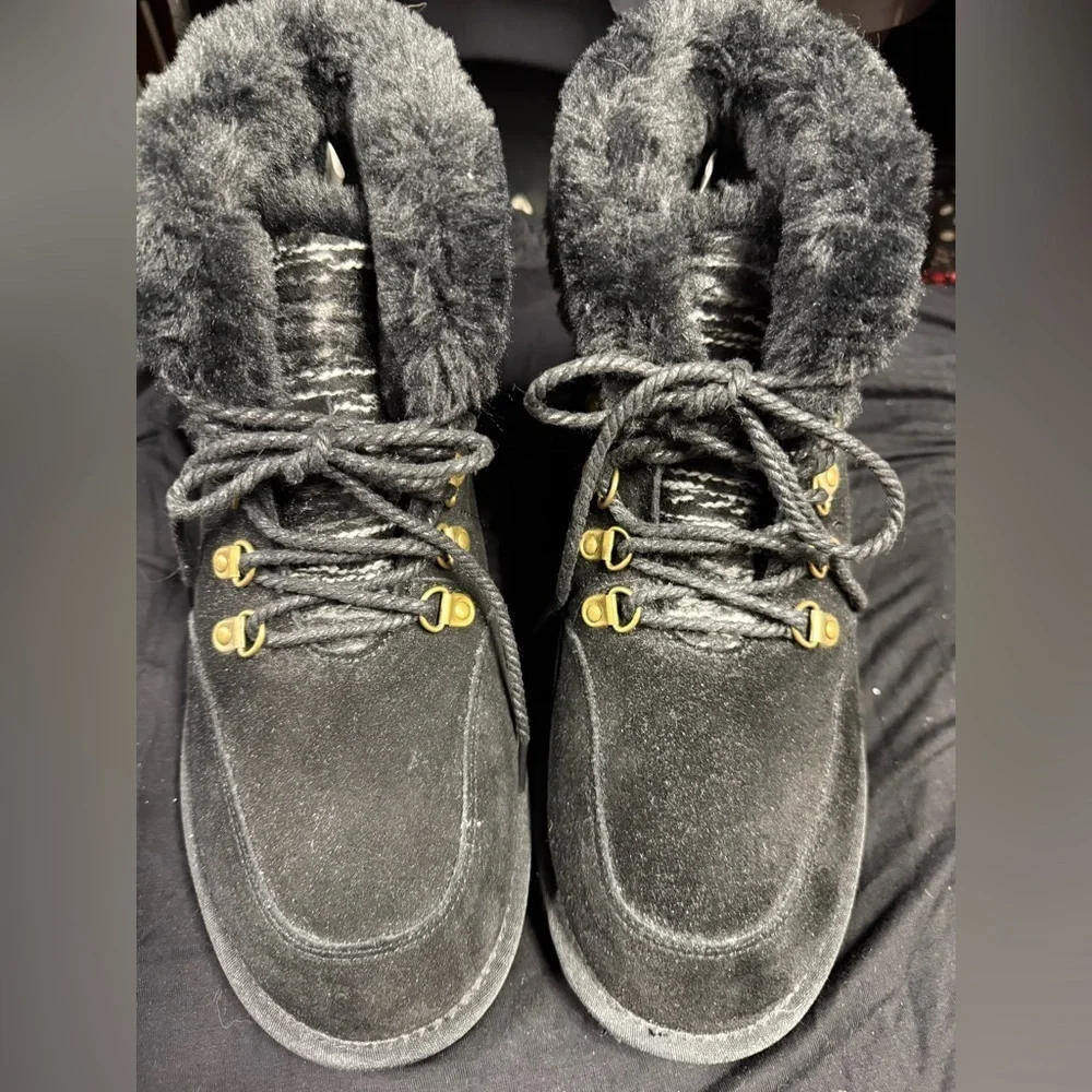 Lamo Women's Black Fur-Lined lace up Boots Sz 9 NEW